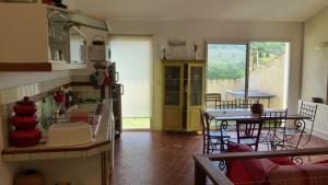 Maisons de vacances Maison 7 couchages - 04500 Roumoules 4 jours minimum : Maison 2 Chambres