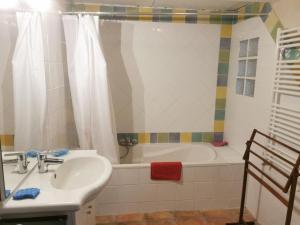 Maisons de vacances Maison 7 couchages - 04500 Roumoules 4 jours minimum : photos des chambres