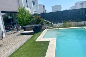 Maisons de vacances Pleasant modern house t4 airco pool jacuzzi parking : photos des chambres