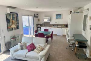 Maisons de vacances Pleasant modern house t4 airco pool jacuzzi parking : photos des chambres