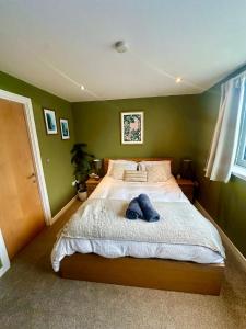 Ocean view flat with cozy vibes