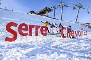 Appartements NEW - Jardin - Proche Briancon Serre Che - Vue montagne - Ski : photos des chambres