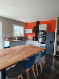 Maisons de vacances Superbe villa avec piscine : photos des chambres