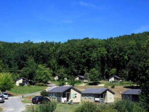 Chalet nature et lac dans parc résidentiel de loisirs