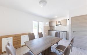 Gorgeous Home In Muc Gornji