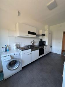 Modernes Zimmer am Campus 3 mit Gemeinschaftsbad