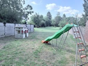 Maisons de vacances Magnificent Bourgeois Residence on Wooded Estate : photos des chambres