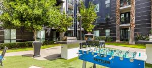 Noho Haven 2 bed Apt with FREE Parking