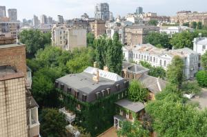 Petrovdom Apartments 5-46 in RC Zhemchuzhyna 38, Zhylianska 68