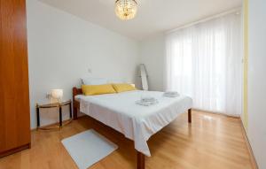 Amazing Apartment In Seline