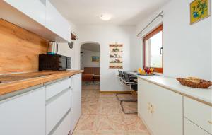 1 Bedroom Amazing Apartment In Seline 