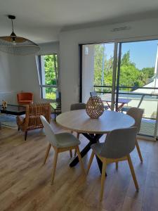 Appartements Evasion chic au coeur de la ville et proche plage - Garage prive - Deux chambres : photos des chambres
