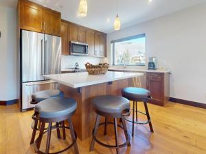 Four-Bedroom Luxury Apartment room in Montaneros in Vail a Destination by Hyatt Residence