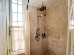 Charme, lumiere, jardin et sauna!