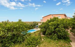 Lovely Apartment In Stara Vas With Wifi