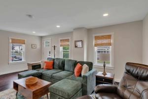 Charming Family Saratoga Home Walk to Track & Downtown