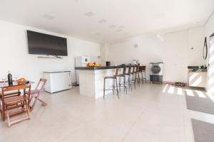 Sua Casa Perfeita c 4 SuĂtes e Piscina Aquecida
