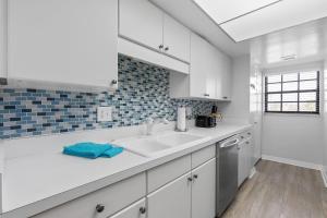 304 - Beachy 22 ocean view sleeps 6