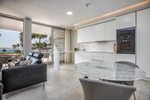 The Edge - Beachfront 2 Bedroom Holiday Apartment