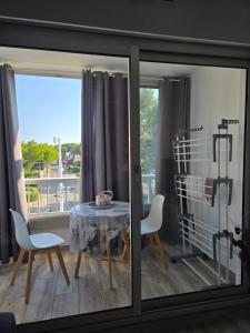 Saint Mandrier Pin Rolland Studio Climatisé 2 pers parking plage pinède, tout à pied