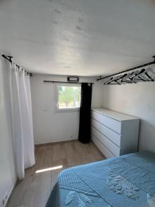 Maisons de vacances Petite maison en pleine nature a 10 km des plage de Cannes : photos des chambres