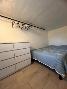 Maisons de vacances Petite maison en pleine nature a 10 km des plage de Cannes : photos des chambres