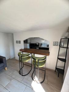 Maisons de vacances Petite maison en pleine nature a 10 km des plage de Cannes : photos des chambres