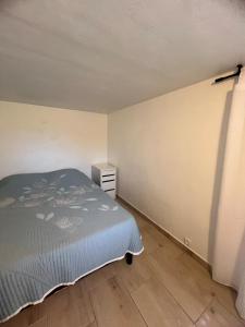 Maisons de vacances Petite maison en pleine nature a 10 km des plage de Cannes : photos des chambres