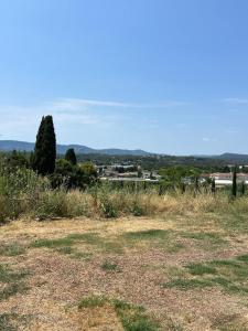 Maisons de vacances Petite maison en pleine nature a 10 km des plage de Cannes : photos des chambres