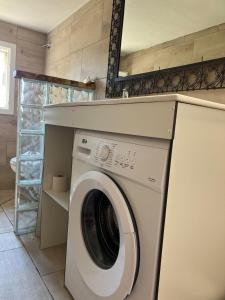 Maisons de vacances Petite maison en pleine nature a 10 km des plage de Cannes : photos des chambres