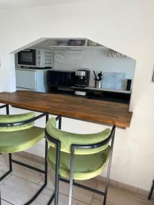 Maisons de vacances Petite maison en pleine nature a 10 km des plage de Cannes : photos des chambres