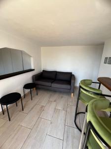 Maisons de vacances Petite maison en pleine nature a 10 km des plage de Cannes : photos des chambres