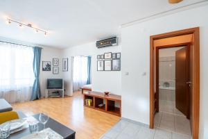 Central - Free Parking - Sunny - Spacious