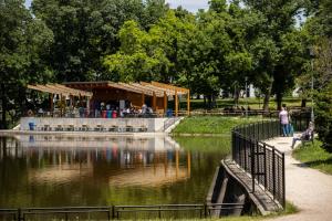 Central - Free Parking - Sunny - Spacious