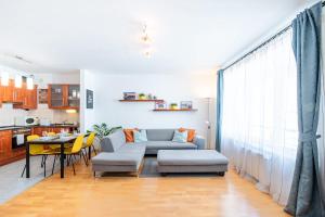 Central - Free Parking - Sunny - Spacious