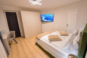 Libra Apartment - Two Bedrooms - 5 Guests - Next To Cismigiu Gardens