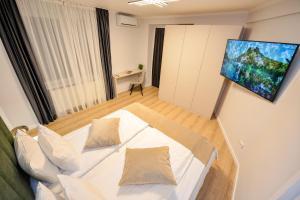 Libra Apartment - Two Bedrooms - 5 Guests - Next To Cismigiu Gardens