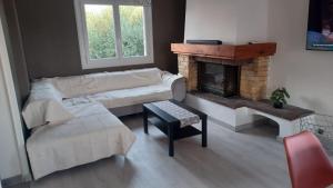 Proche Sanary, grand appartement lumineux dans villa, 3 CH avec terrasse et jardin , climatisé SIX FOURS LES PLAGES 300m de la mer