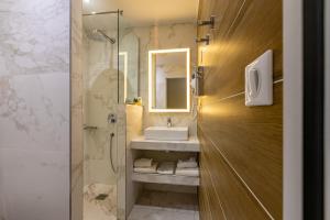 Hotels Logis Hotel Restaurant Le Cours : photos des chambres