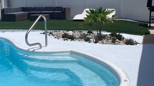 Two Story Pool home - walk to beach