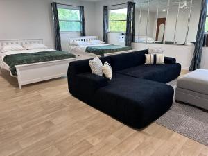 Two Story Pool home - walk to beach