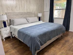 Two Story Pool home - walk to beach