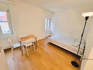 Zurich City Center Apartments next to Zurich HB Main Train Station LA - Self Checkin