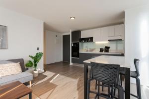 Modern 3BR Apartment in Providencian - Sleeps 6