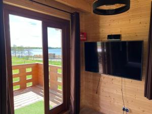 Domek nad jeziorem Alicja, Giże