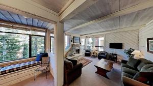 Spacious Condo Great For Friends And Families!