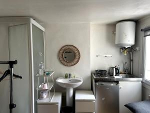 Independent Room Paris 6