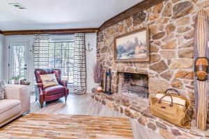 Home with Lake Texoma View, Game Room and Bar