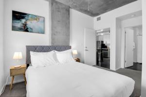 Centric 2BR In HEART of DTPHX Free Garage Parking