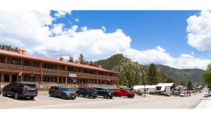 Ski View 01 Bella Vista - On Main Street - End Unit - WiFi - Cable - Fireplace - Trailer Parking In Back - Patio`s with Gas Gril